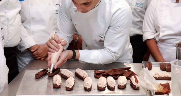 How to Start a Career in Bakery and Confectionery?