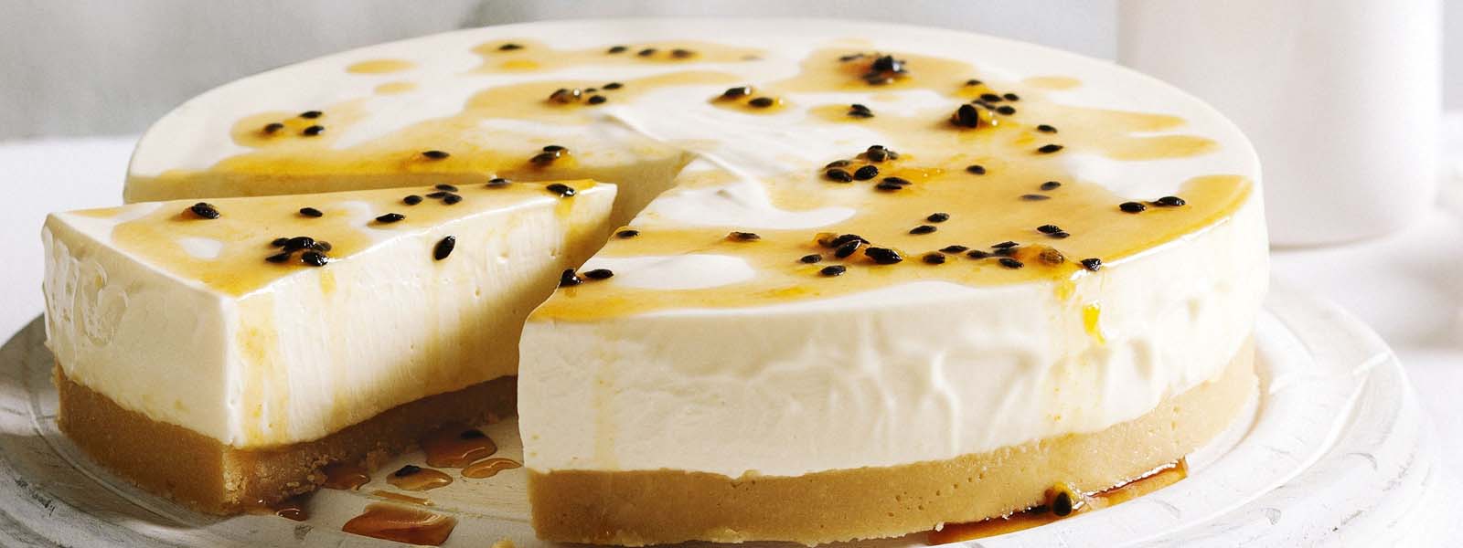 How to Make White Chocolate Cheesecake at Home (No Cracks, Ultra Creamy!)